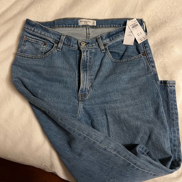 BNWT ✨ Abercrombie Mid Rise Baggy Jean - Picture 7 of 8